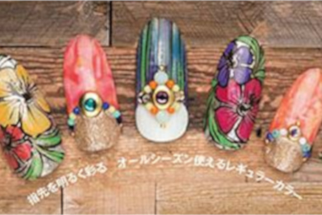 大人っぽい雰囲気のジェルネイルをするならボタニカルネイルデザイン